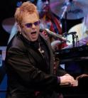 Elton John Budapesten koncertezett - botrányos beszolás a koncerten