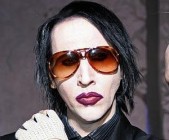 Marilyn Manson gumicukrot kért a szervezõktõl