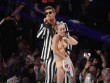 Miley Cyrus tánca a díjátadó gálán